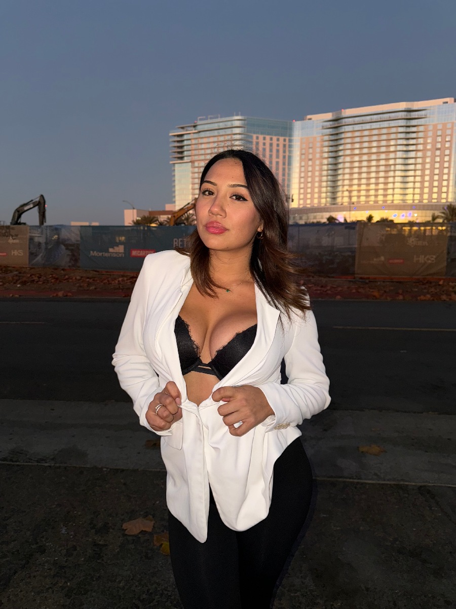 Take a pause and enjoy Ali Cruz — streaming from Taguig