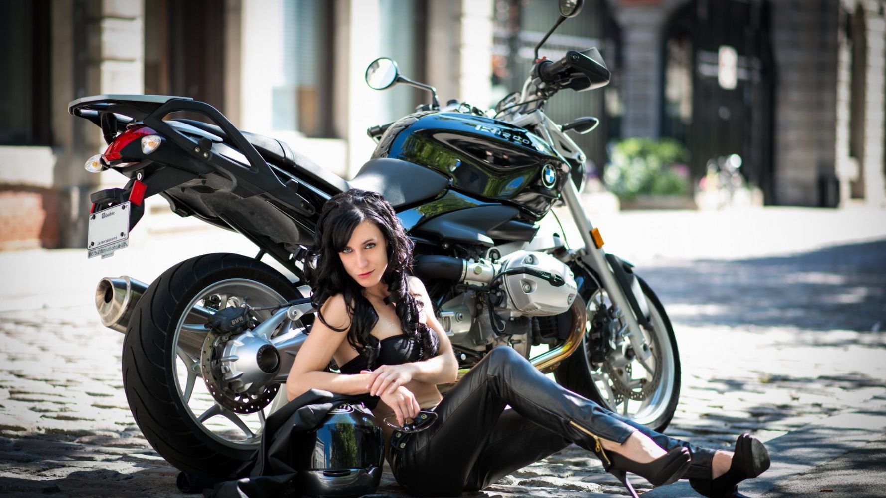 Fresh photos, fresh mood — European women on bikes online in Taguig