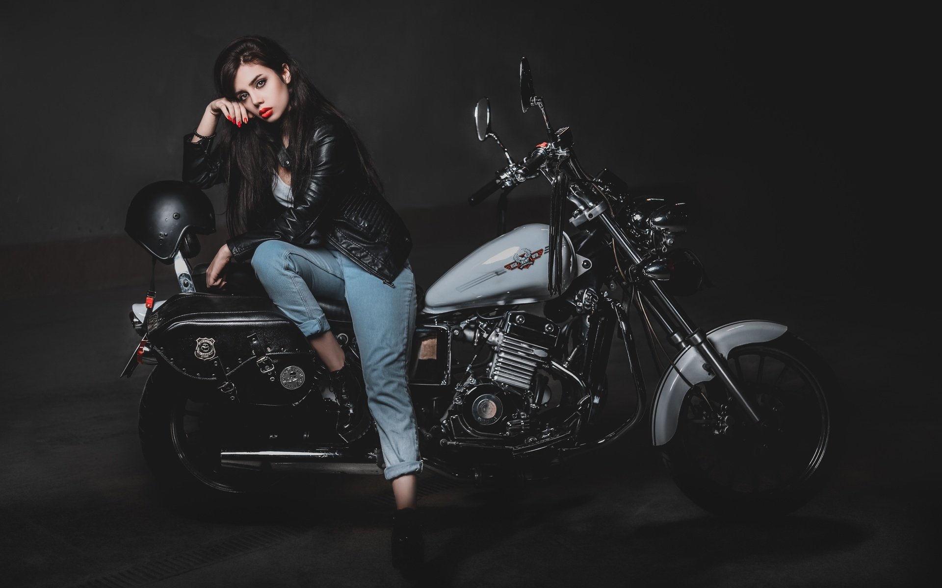 Biker girls: style and drive brings the glow — live moments in Taguig
