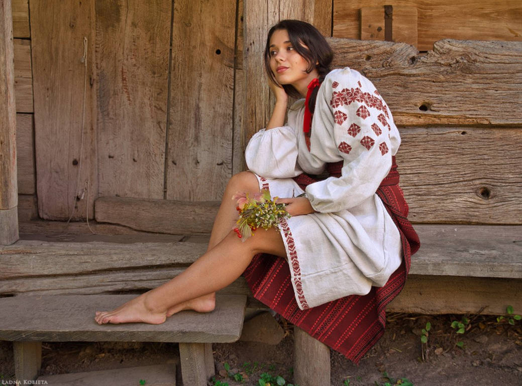 Fresh photos, fresh mood — Women in Slavic costumes online in Taguig